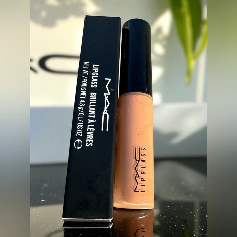MAC ULTIMATE DISH LIPGLASS. LIMITED EDITION. NEW IN BOX.